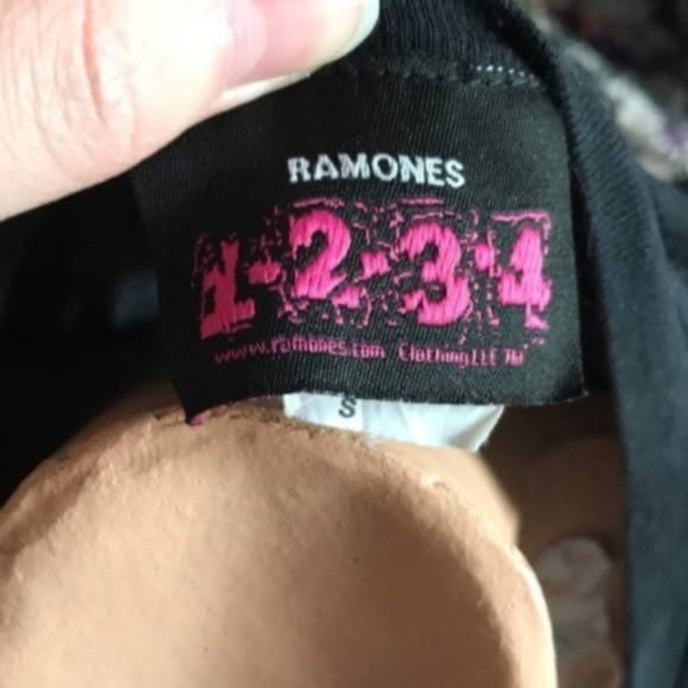 Ramones T-Shirt Size Small - Picture 4 of 4
